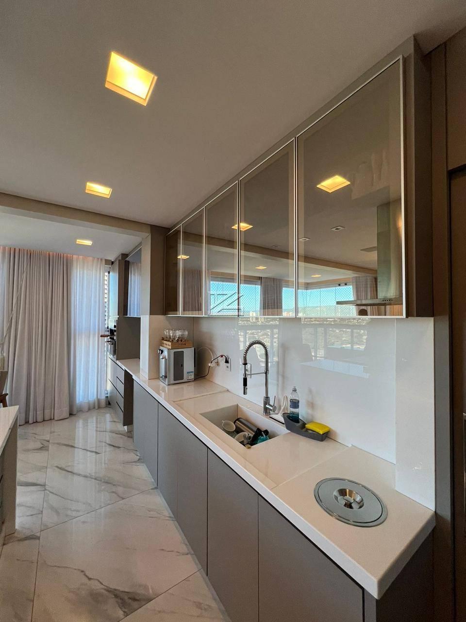 Apartamento para alugar com 3 quartos - ,