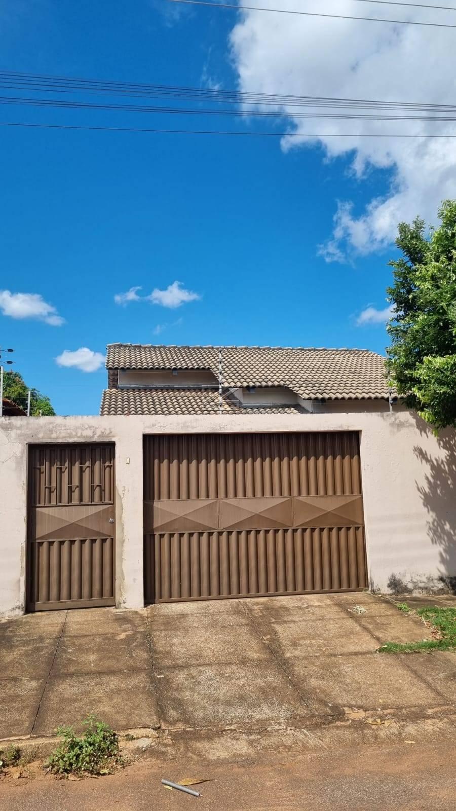 Casa à venda com 3 quartos - ,