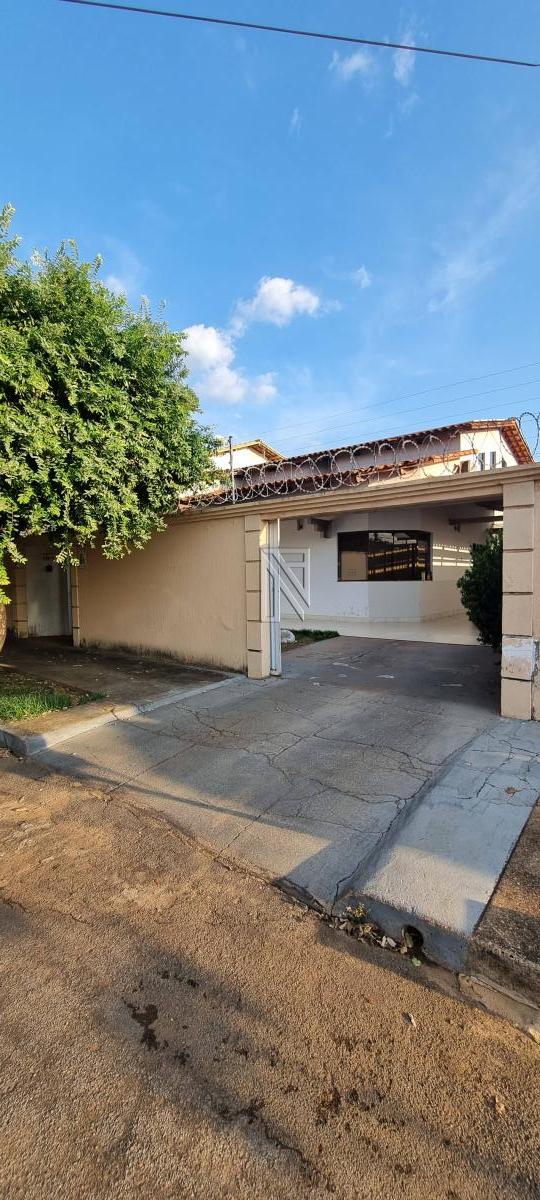 Casa à venda com 6 quartos, 309m² - ,